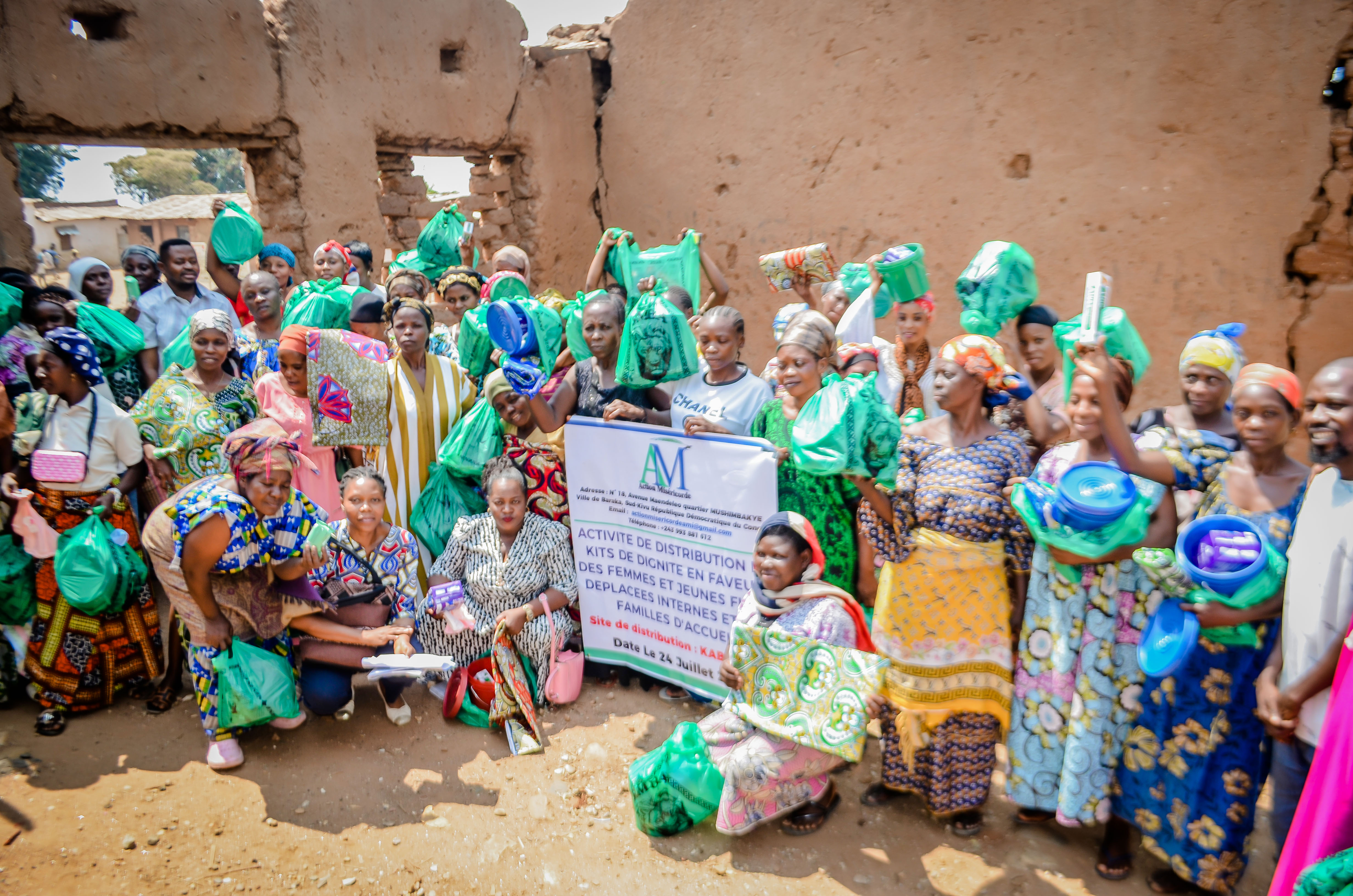 Distribution de Kits de Dignité à Kabindula : Restaurer la Santé et le Respect des Femmes Déplacées